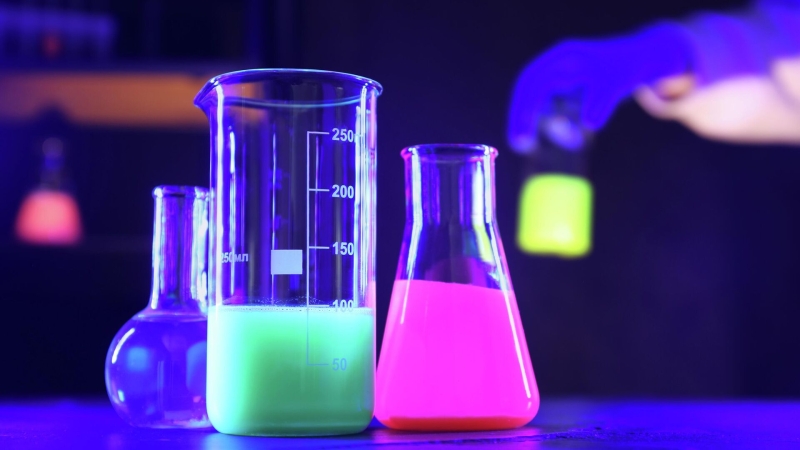 В России создан способ получения светящихся молекул для химии и медицины